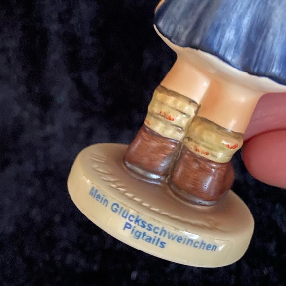 Goebel Hummel Collectors Club "Pigtails" #2052, 1998, Signed - Picture 4 of 6